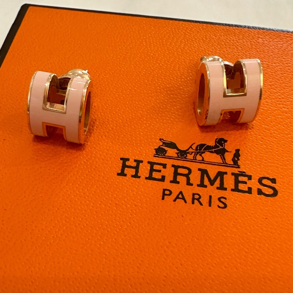 Hermes’ Mini Pop H earring pink